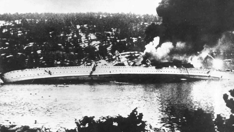 Skipet Blücher synker i Oslofjorden